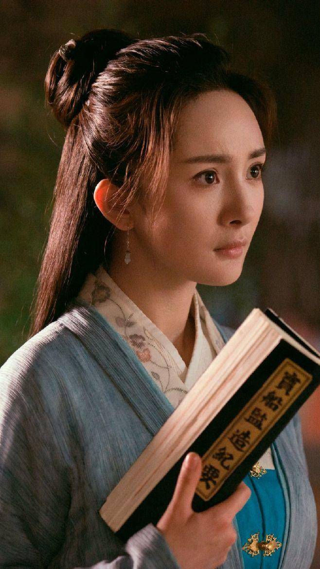 3大武当之天地密码这部剧是比较早期拍摄的,那时候的杨幂还没有像