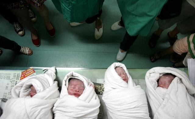 爸爸姓杨,喜得四胞胎,起的名字让民警赞不绝口