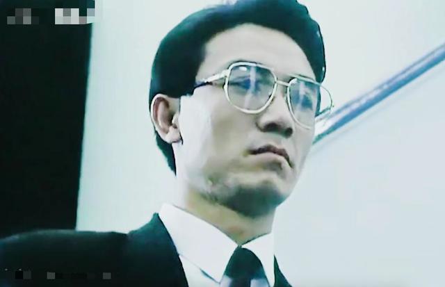 李幼斌年轻时真帅啊,剑眉星目鼻子太优秀,难怪考北电外形是满分