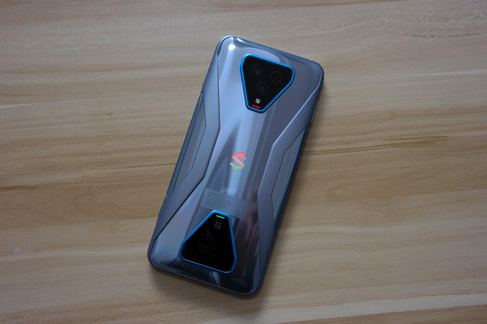 腾讯黑鲨游戏手机3 pro开箱评测!性能强大还自带物理外挂