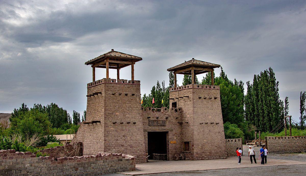 乘车路线:在乌鲁木齐市的黄河路城郊客运站乘坐到达坂城的公交车.