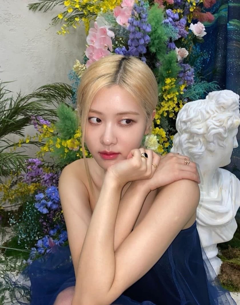 朴彩英晒出生活照简约的穿搭时髦又好看女孩看了都喜欢呢