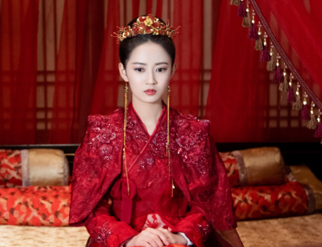 走红之前跑龙套,一天只赚35元还不够打车费,如今逆袭成女主角!