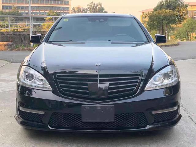 其上承梅赛德斯-奔驰百多年来的精湛造车艺术,下启源源不绝的科技革新