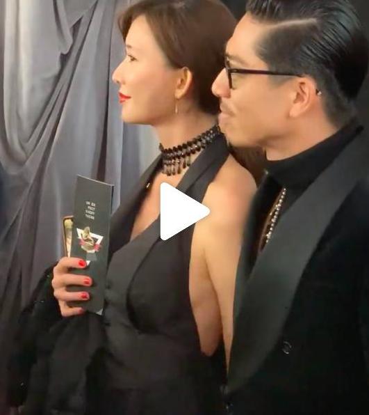 林志玲涂红指甲现身,与人打招呼仍搂着老公,黑泽良平超开心