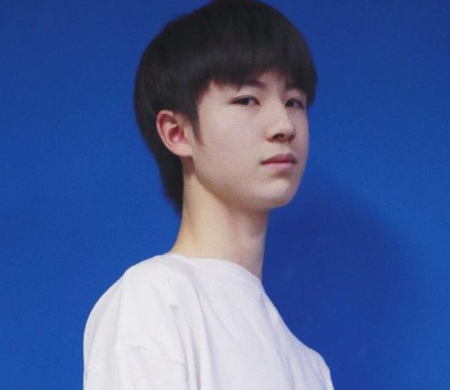 星际精灵蓝多多长大啦小时候平平无奇19岁帅成翻版王俊凯