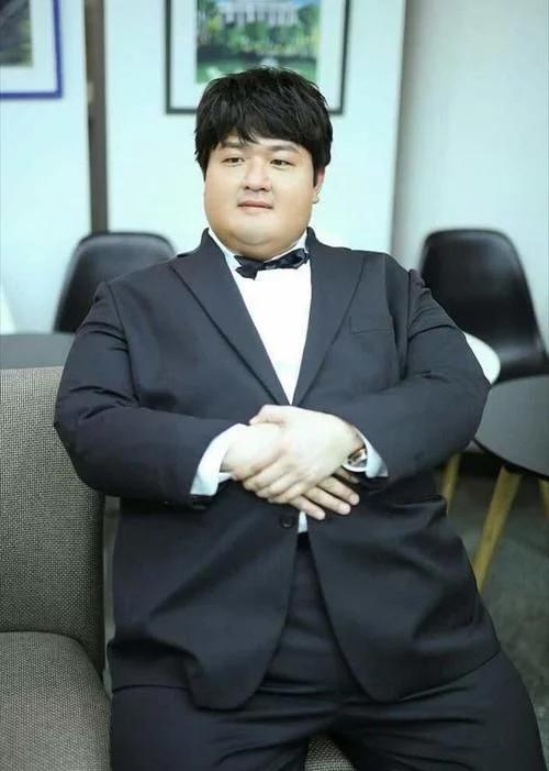 演过胖子的五位明星前三位都靠特效妆最后两位却真吃胖