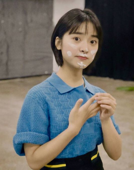 沈月自爆弟弟是"偶像脸",本以为是自吹,看清照片后:出道吗?