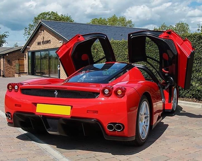 法拉利恩佐实车 简洁经典的设计