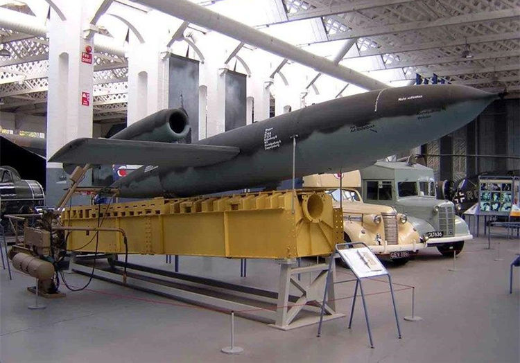 蒸汽弹射器的诞生比航母还早,最初用来弹火车,二战用来弹导弹