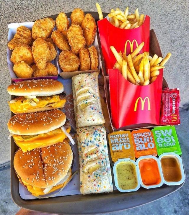 熬了近20天,带点麦当劳的汉堡,薯条,炸鸡腿给大家过过眼瘾!