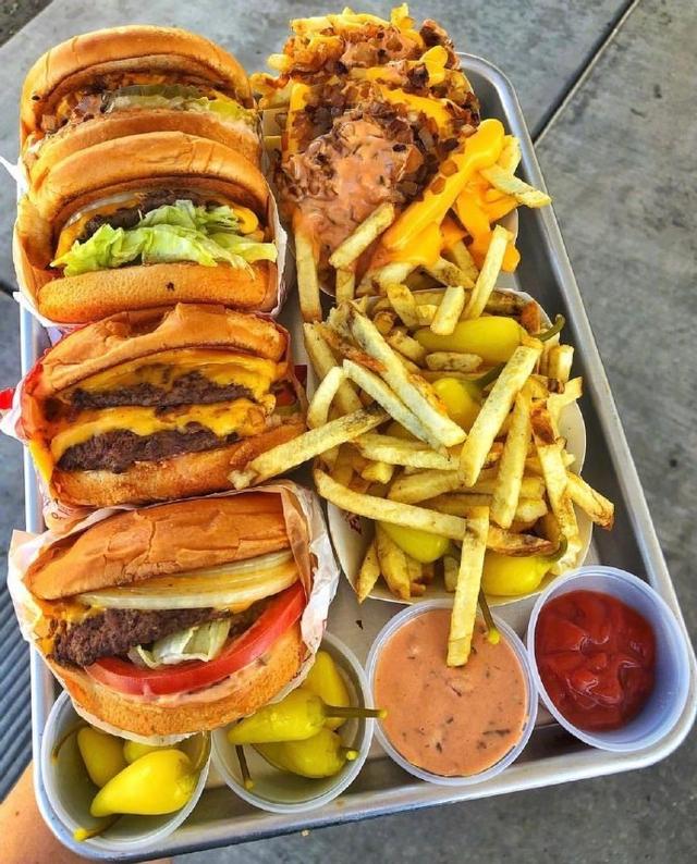 熬了近20天,带点麦当劳的汉堡,薯条,炸鸡腿给大家过过眼瘾!