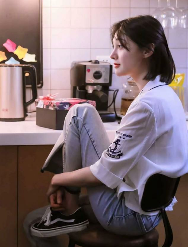 胖一点更美了郑爽摆脱纸片身材穿粉色卫衣配紧身裤时尚有气质