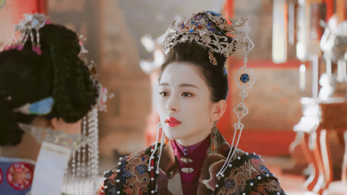 去年底大热的《大明风华》,赵樱子扮演安贵妃,更是宛若活脱脱的东方