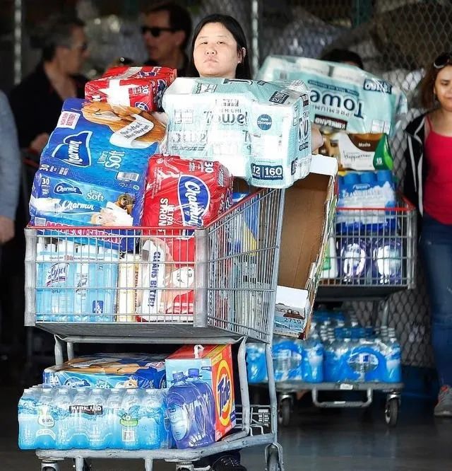 (你们抢厕纸的时候也戴一戴口罩啊!