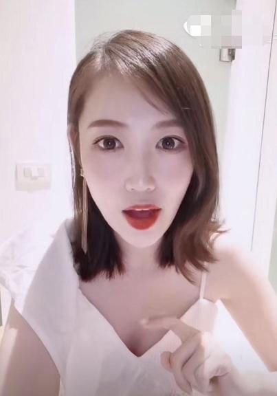 西北大学"校花"马蓉穿睡衣展露性感身材