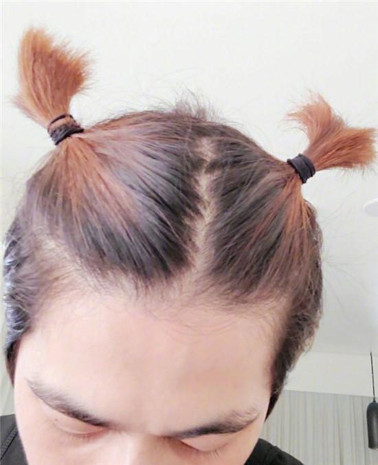 陈学冬称用年后的形象示人,嫌弃年前太瘦?扎辫子蛮帅的!