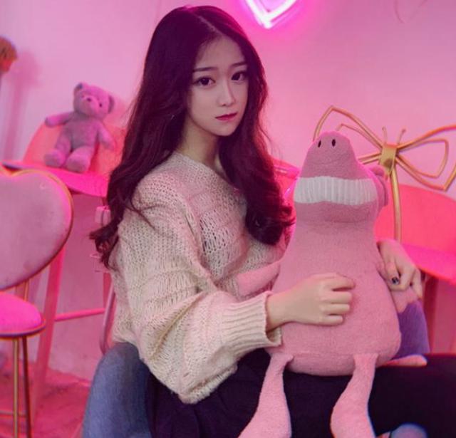 虎牙pubgday对抗赛:虎牙"杨早早",出奇制胜尽显反差萌