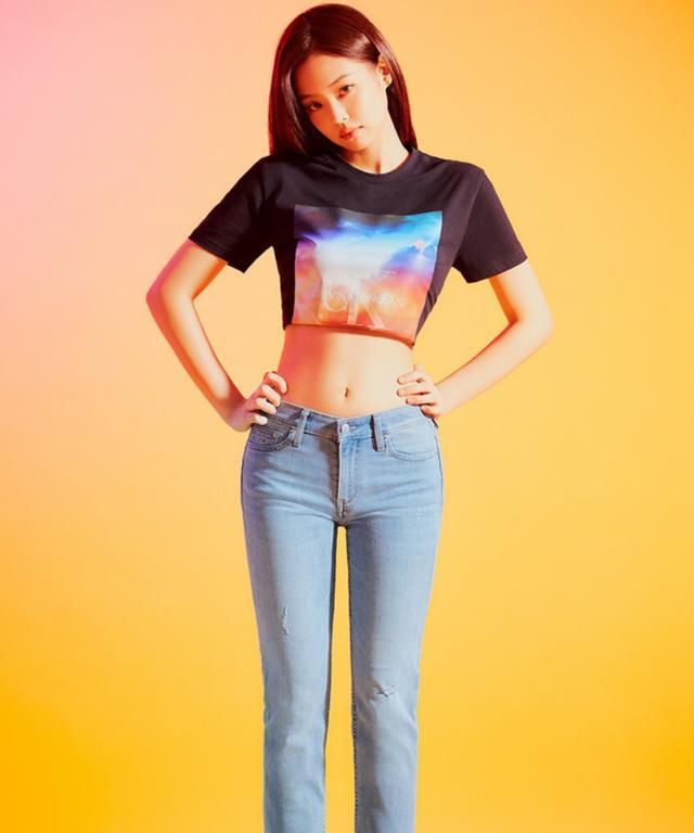 23岁jennie拍摄杂志画报,八套造型齐上线,这蚂蚁腰也太绝了!