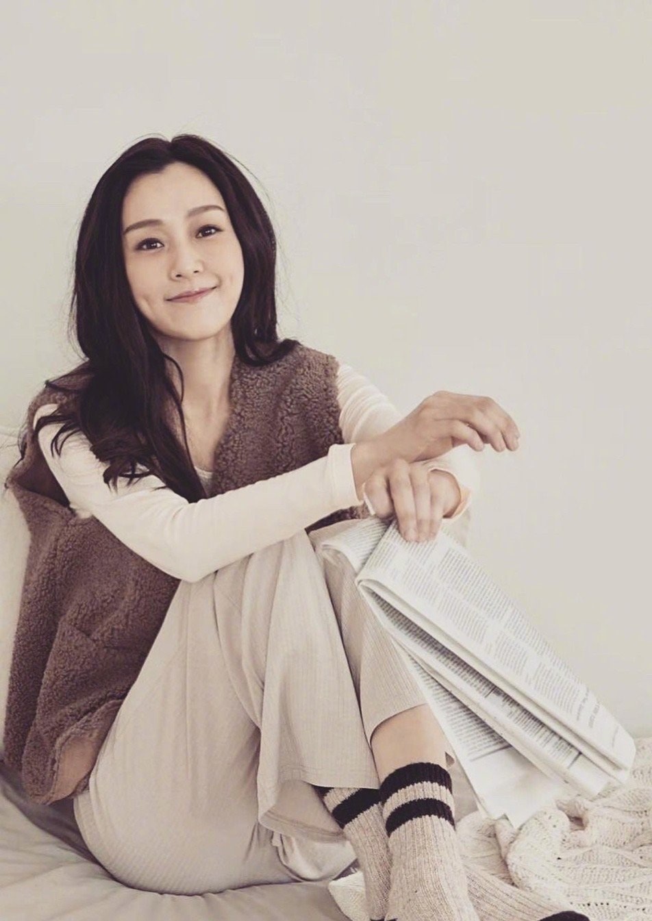 衬衫搭背带裤温柔甜美,在家就能调教老公|范玮琪|背带裤|身材_新浪