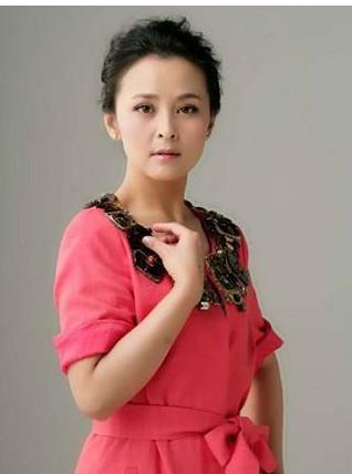 最美琼瑶女郎,被知名主持撬走老公,携子低调再婚后终于收获幸福