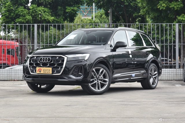 2025款奥迪Q7 45 T<em>FS</em><em>I</em> quattro S line运动型7座