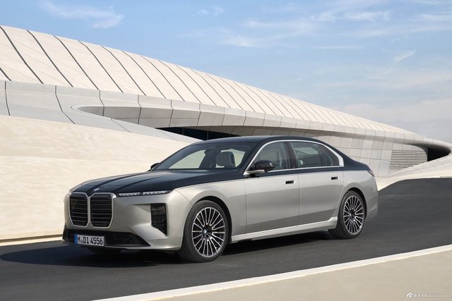 2027款宝马7系 740 <em>xDrive</em> 海外版 官图