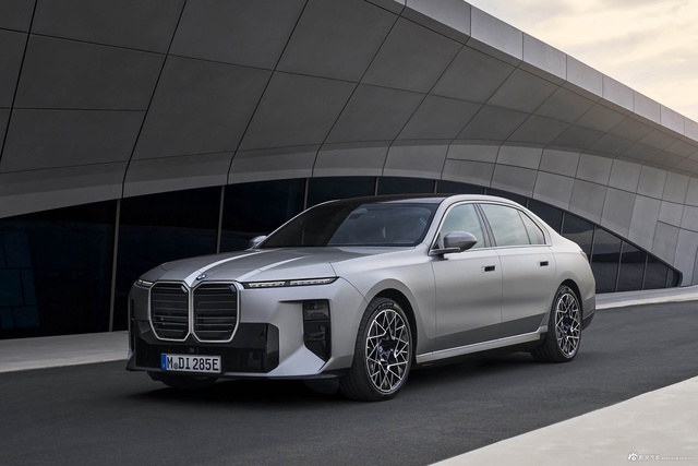2027款宝马i7 60 <em>xDrive</em> 海外版 官图
