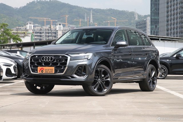 2026款奥迪Q7 55 TFSI <em>quattro</em> S line黑武士型