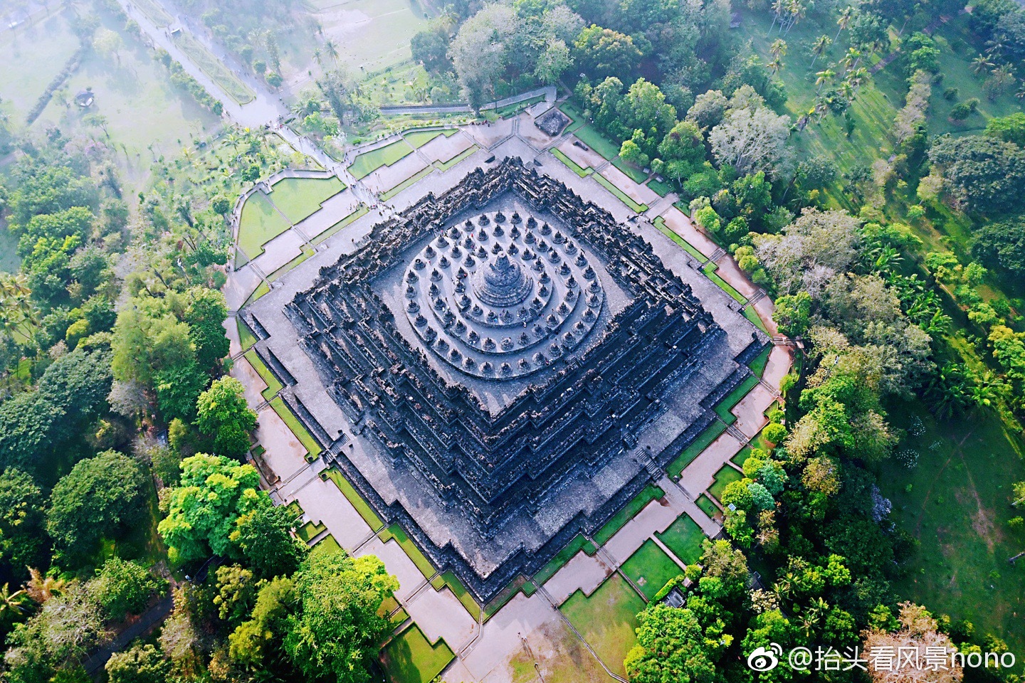 印度尼西亚,日惹婆罗浮屠.这座莫拉皮火山之下