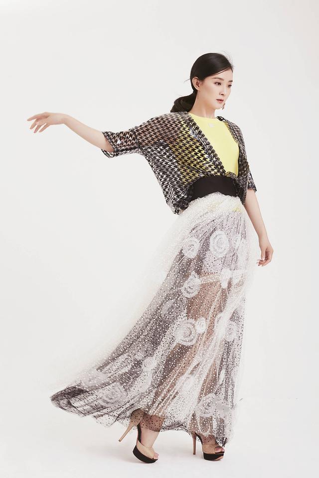 王艳与儿子合体拍写真嫩回晴格格,明明已经44岁看起来却更像姐弟