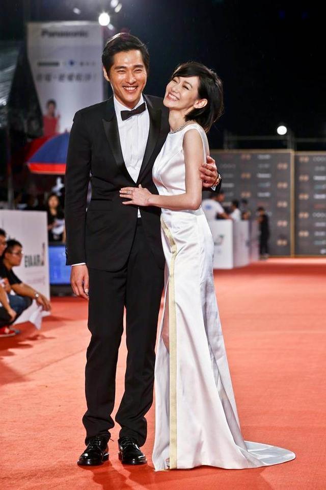 蓝正龙老婆近照曝光,长相惹争议,网友:估计大s都甘拜下风