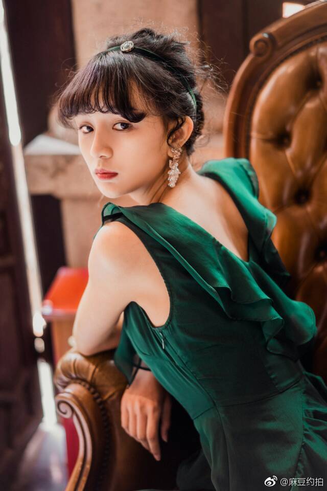 美女麻豆约拍 喜欢清新干净的风格和偏爱复古胶片风