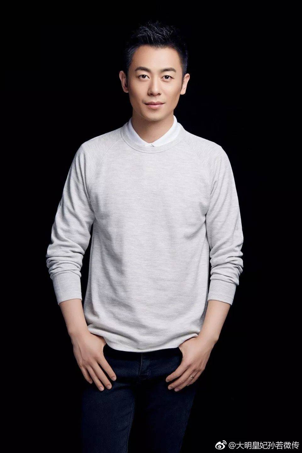 不过合集里仅仅十秒的内容也足够让人浮想联翩了朱亚文这一个抬眼