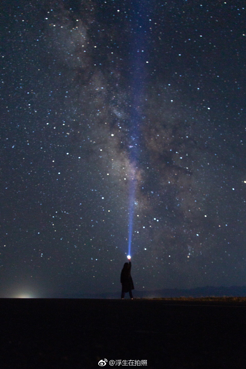 星空,很渣 67在茶卡盐湖的晚上一群人被冻到流鼻涕没带三脚架就把