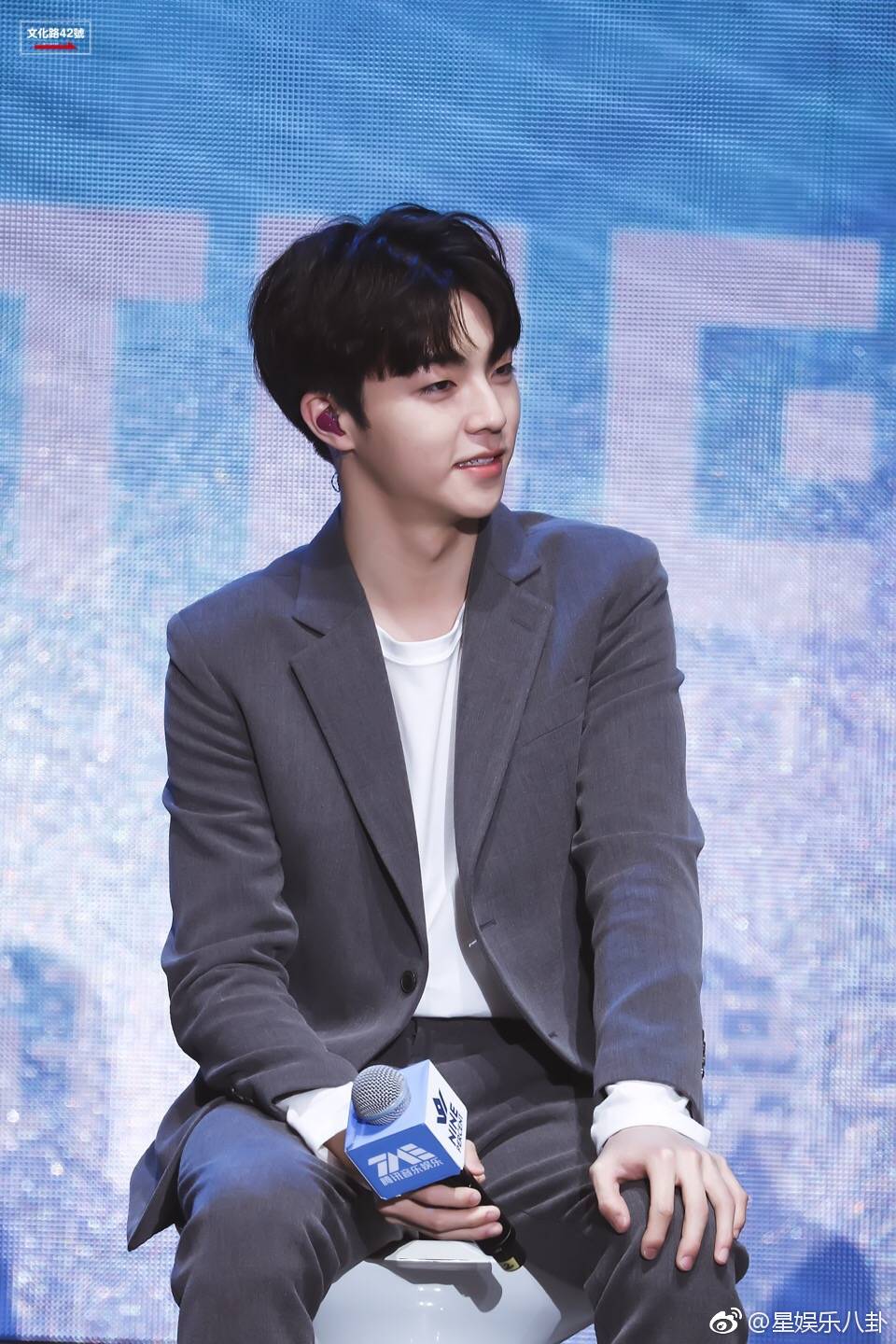 陈立农ninepercent上海新专辑分享会饭拍图:眉目如画