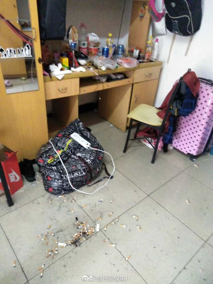 网曝长沙一高校女生宿舍两星期不打扫 卫生极其脏乱[衰][衰][衰]