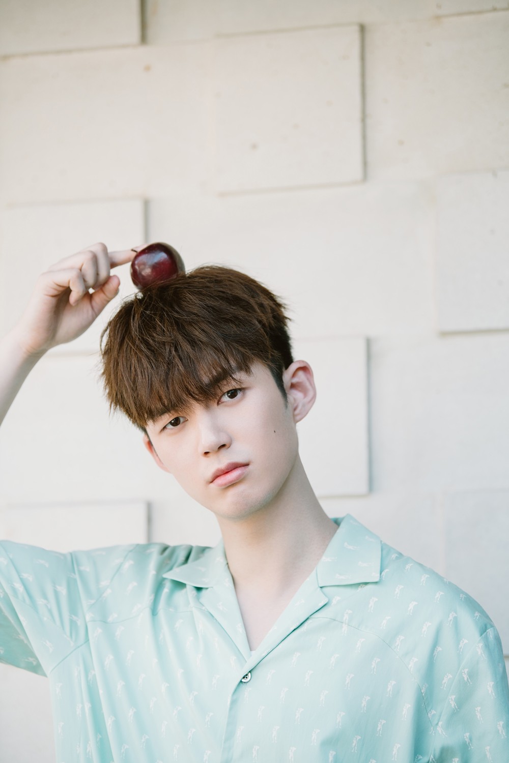 董力曝夏日沁凉写真 水果系男孩清爽上线