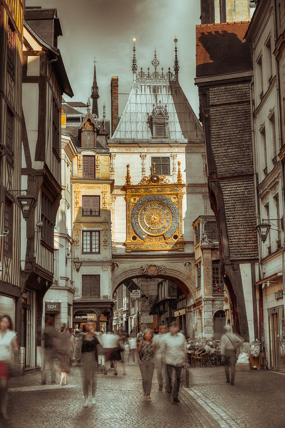 法国鲁昂不像巴黎那样繁华但却散发着诺曼底古城的独特气息漫步在小