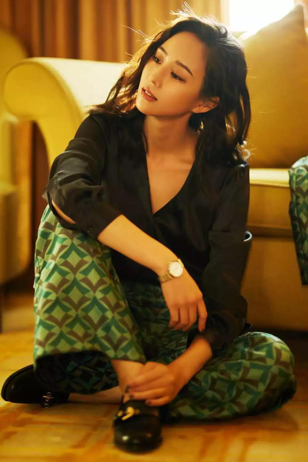 钧甯出生在一个书香气十足的家庭里面,爸爸张志铭是台大法学博士,妈妈