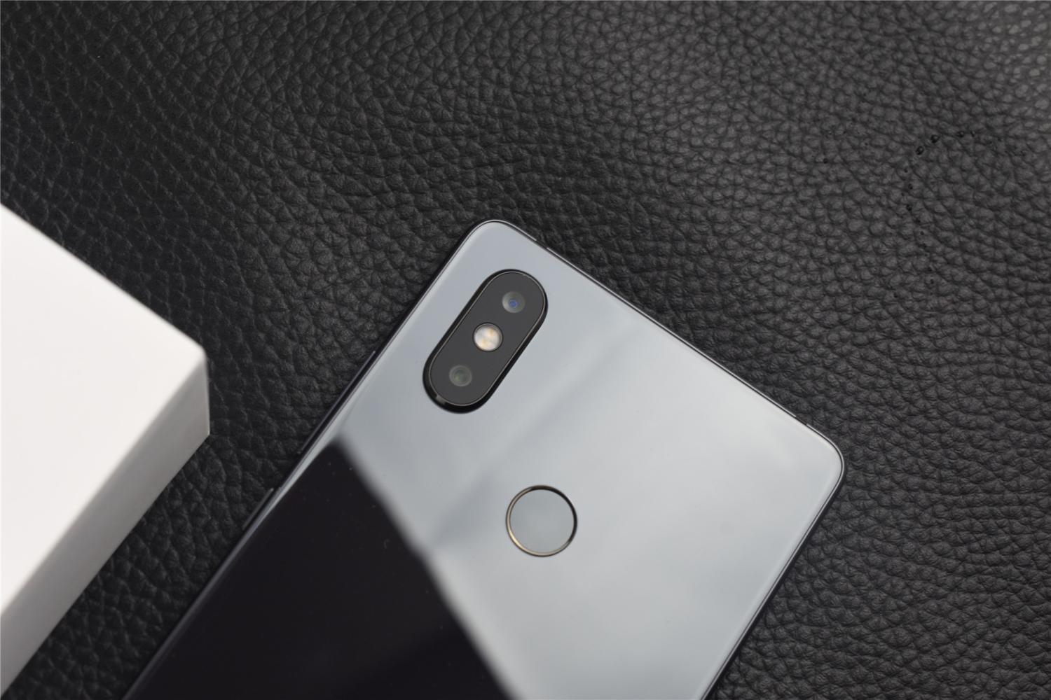 小米小屏旗舰, 新增大内存版本, 售价2299, 搭载骁龙710, 如何?