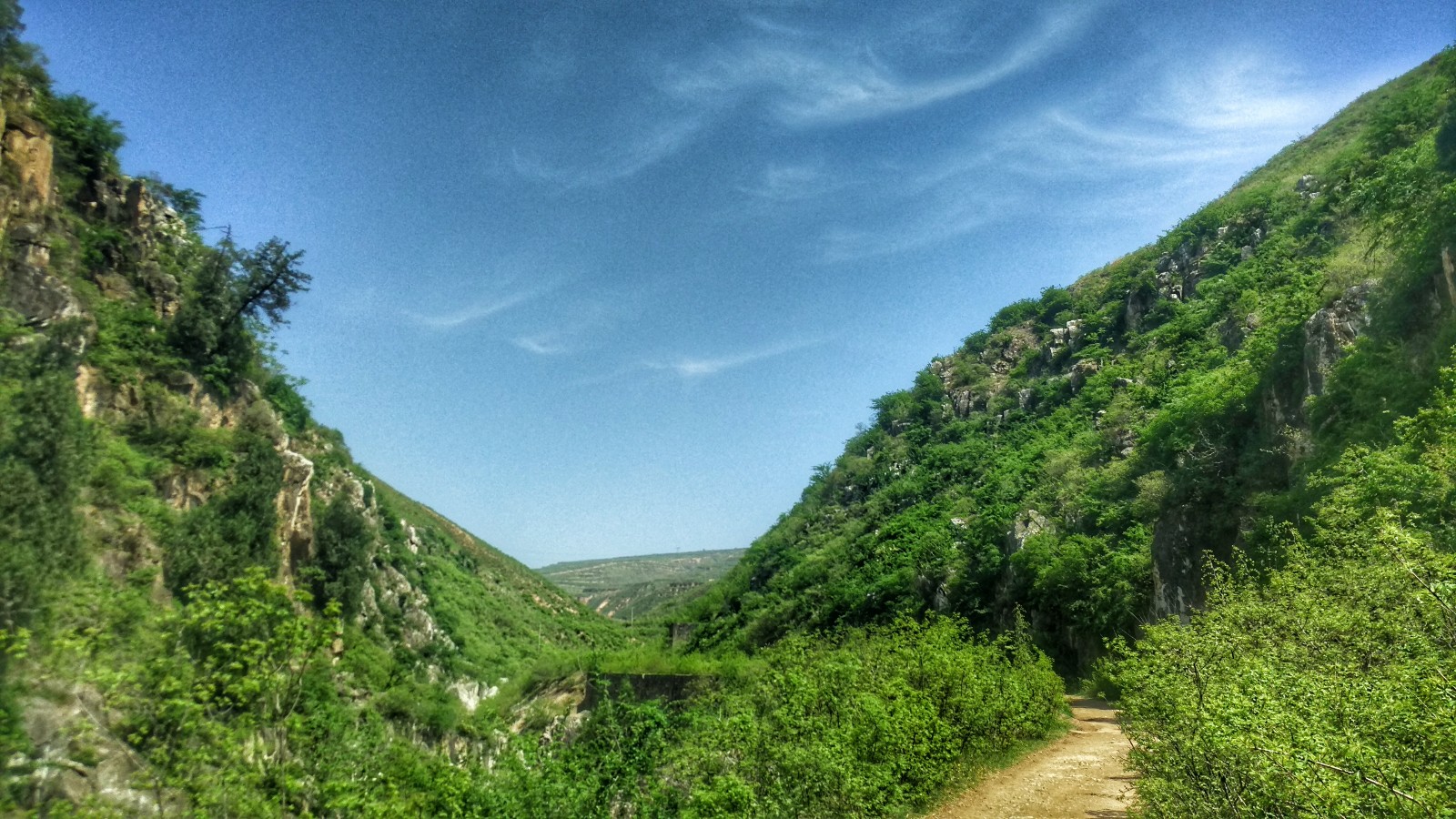 陕西省乾县八景之一的龙岩寺景区实拍,美不胜收!