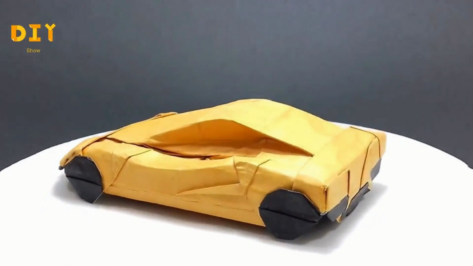 用纸做的兰博基尼,制作起来很容易,这里教你详细的教程步骤二