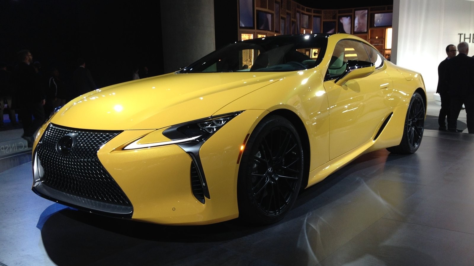 全新雷克萨斯lc500在超跑里它绝对是个性能暴躁者