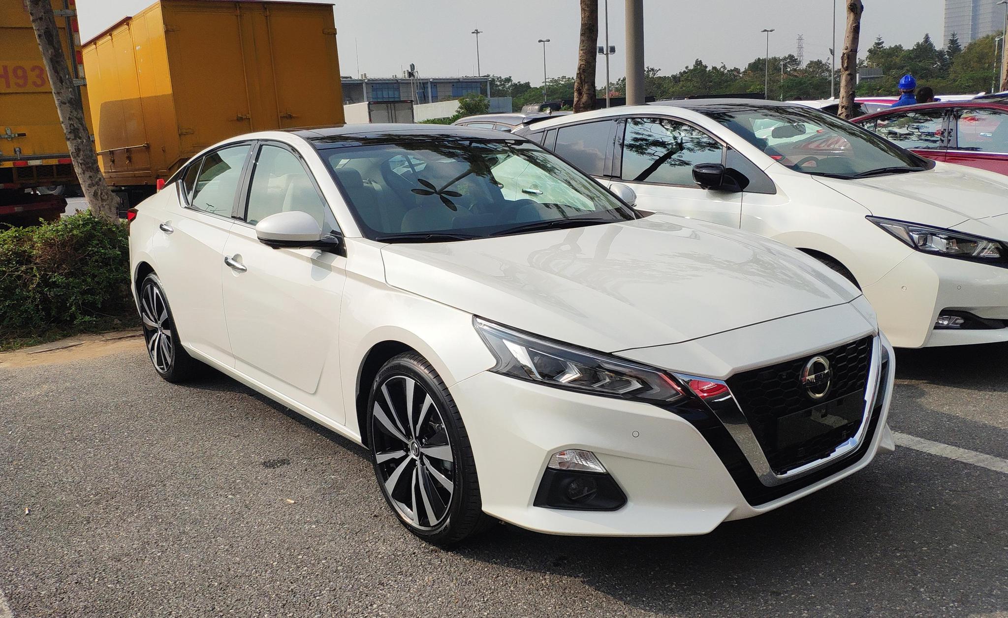 首批2019款日产天籁到店,移动大沙发秒变运动型男,叫板全新迈腾