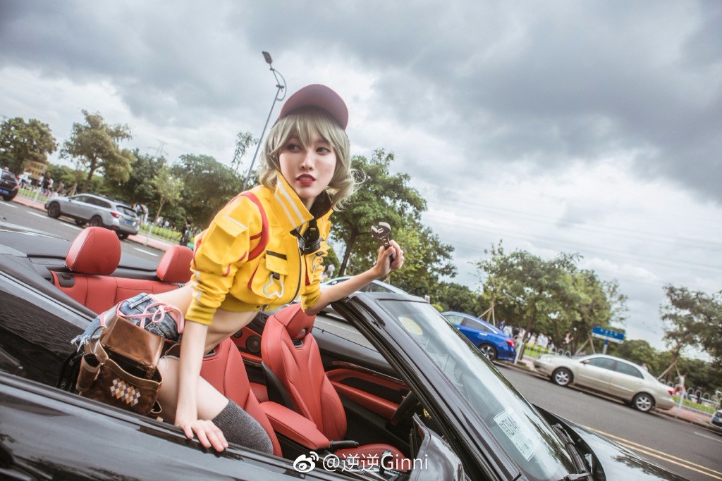 《最终幻想15》修车娘希德妮cos 细腰大长腿的国产美少女