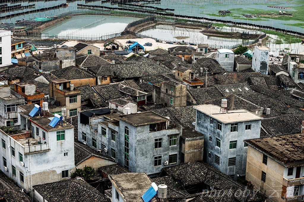 沙江村位于福建省宁德市霞浦县沙江镇,是一处临海而建的古村庄,据说始