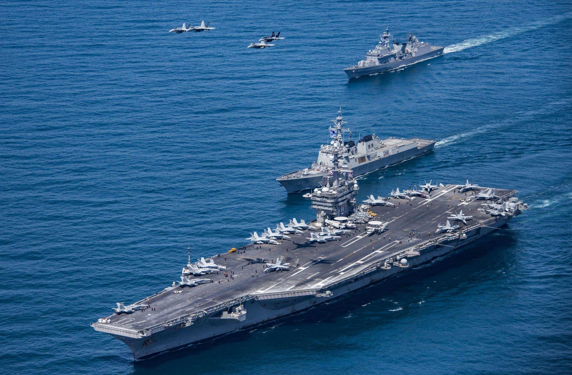 美军迎来强力援手航母战斗群杀到战机猛烈轰炸俄罗斯盟友