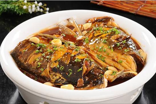 调料:猪油100克,自制香油100克,泡椒50克,黄豆酱50克,自制鱼鲜酱50克