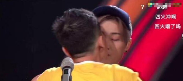 李宇春被"强吻",官方发微博道歉,华晨宇的做法成功吸粉!